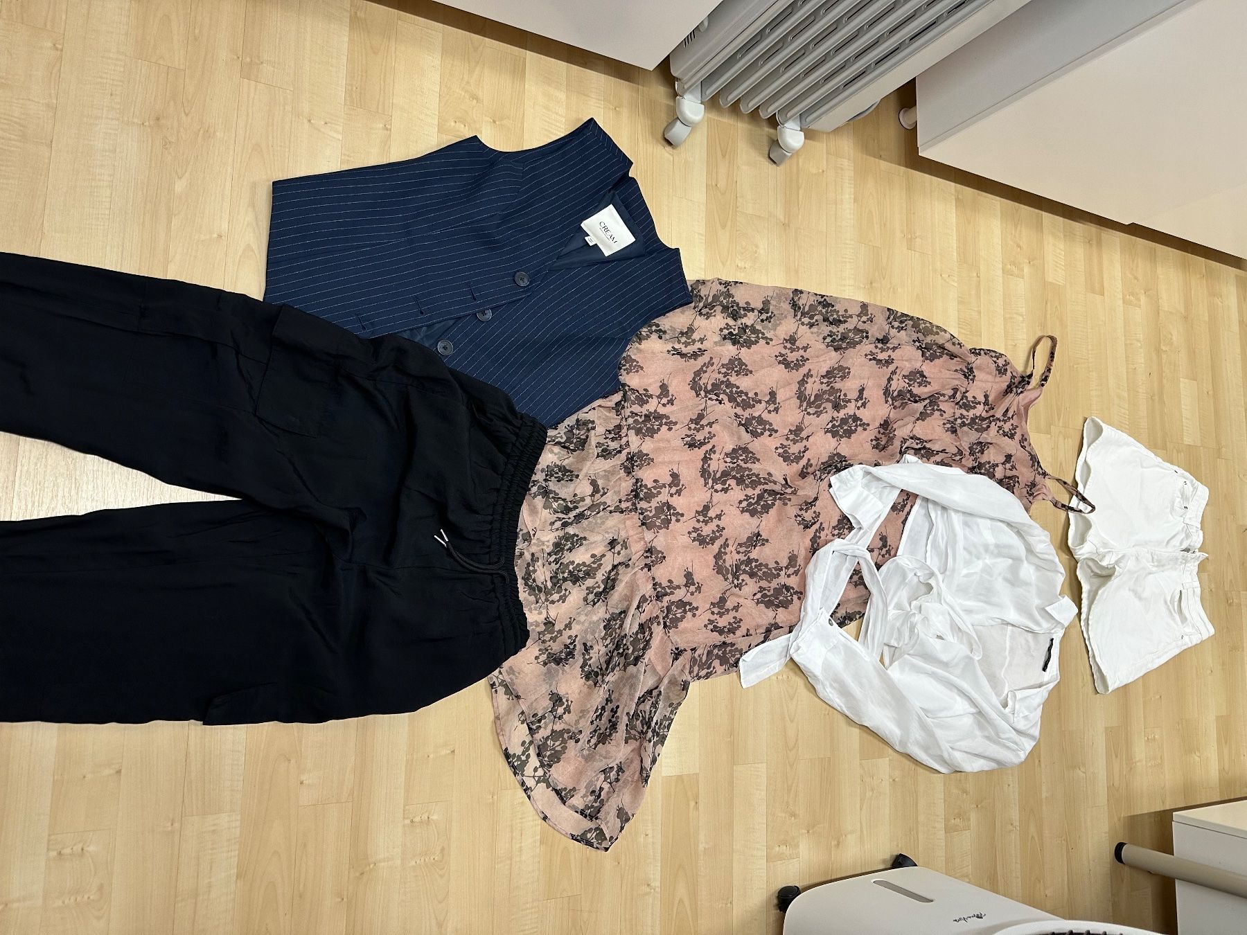 Lotti di vestiti: Marken-Kleiderset in Gr. S/36 – Usato da Pfäffikon ZH venduto da RIGI70