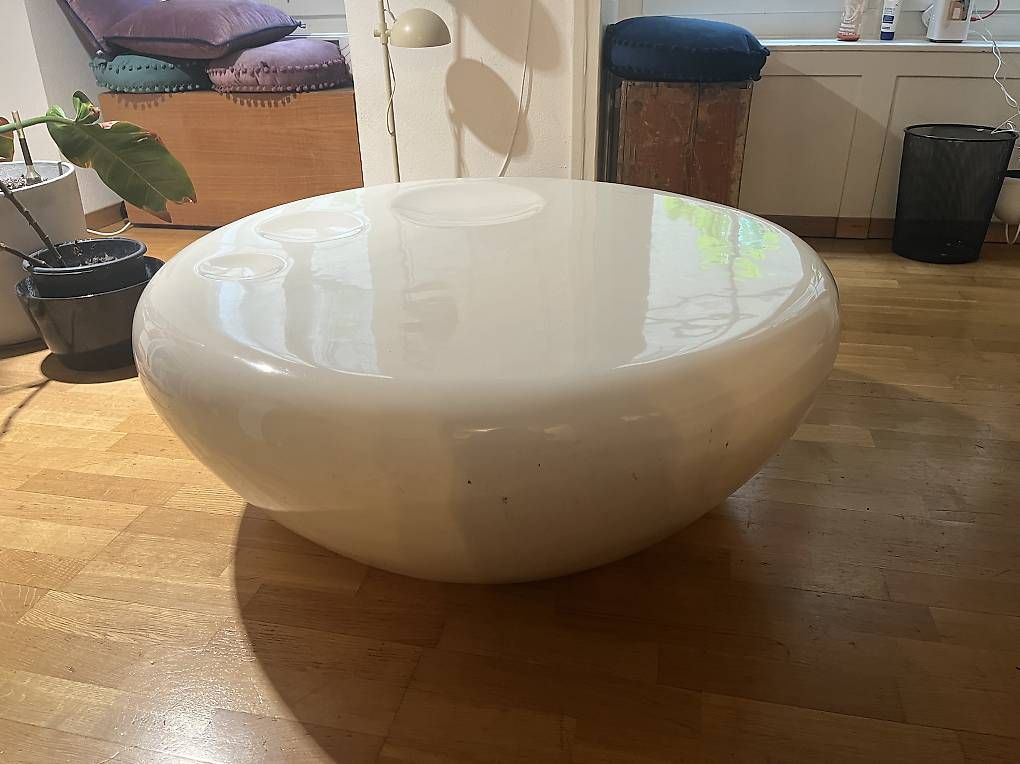Tische: Space-Age Couchtisch weiss Hochglanz. – Gebraucht aus Zürich von Mari1234 1