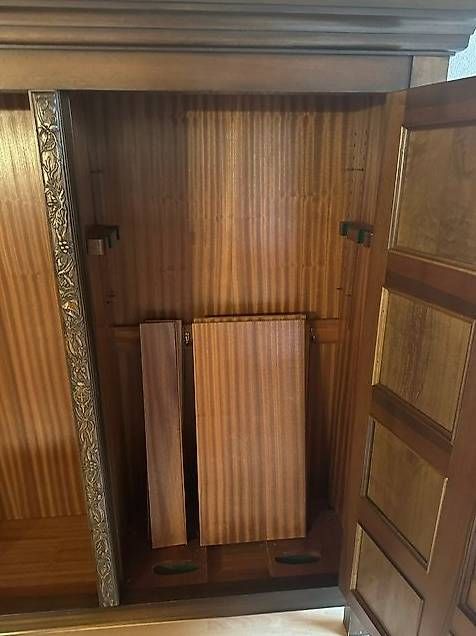 Armadi: Jagd Schrank aus Nussbaum – Usato da Bern venduto da BrischitteBern 3
