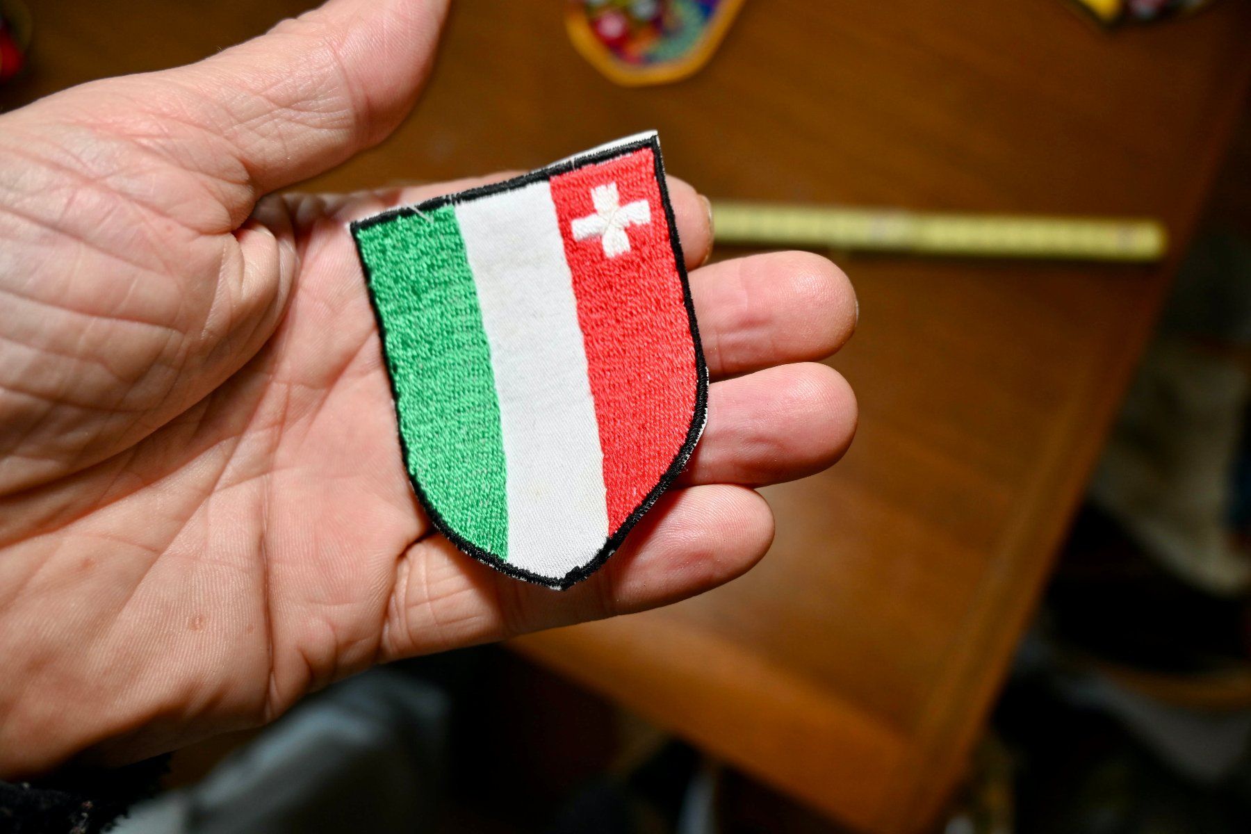 Swiss Placchette & Badge: WAPPEN Neuenburg PATCH badge AUFNÄHER – Usato da Pfaffhausen venduto da mono_rec 1