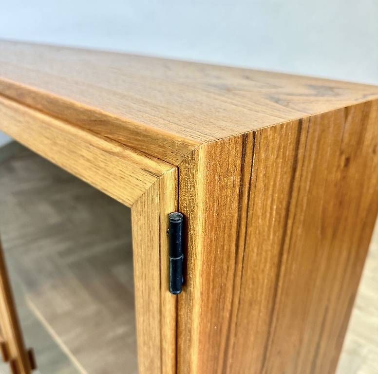 Vetrine: SALE Mid Centuery danish teak Vitrine / Sideboard – Usato da basel venduto da vintory.ch 2