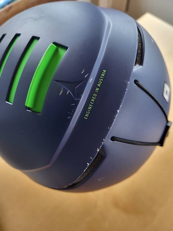 Caschi: Skihelm Gr S ATOMIC savor visor – Usato da Schaffhausen venduto da lin_r6yz 2
