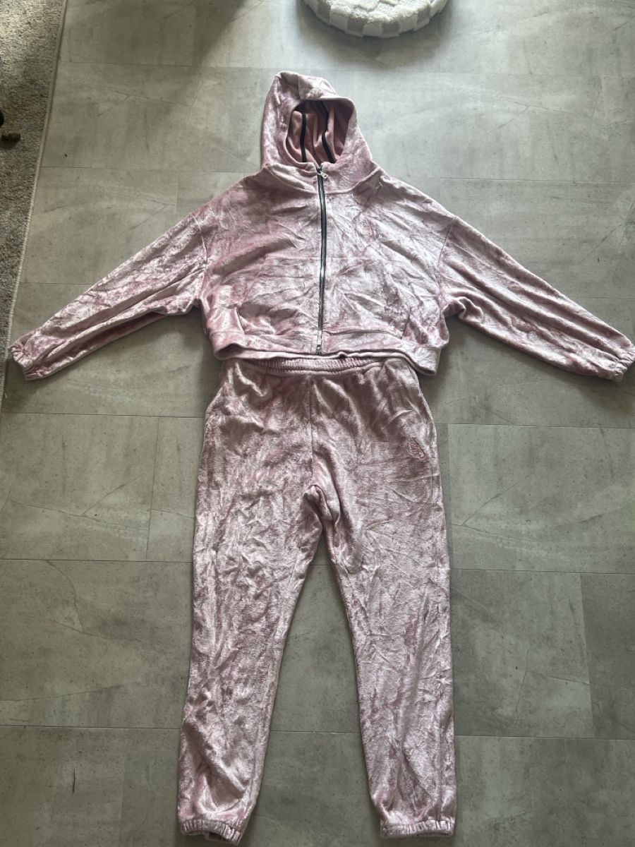 Nike Completi & Tailleur: Nike Trainingsanzug rosa Samt Grösse L – Usato da Geroldswil venduto da leo_x9p8