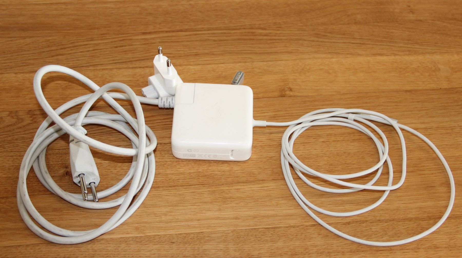 Apple Caricabatterie: Apple 60W MagSafe Power Adapter MacBook – Usato da Dübendorf venduto da Baloo81