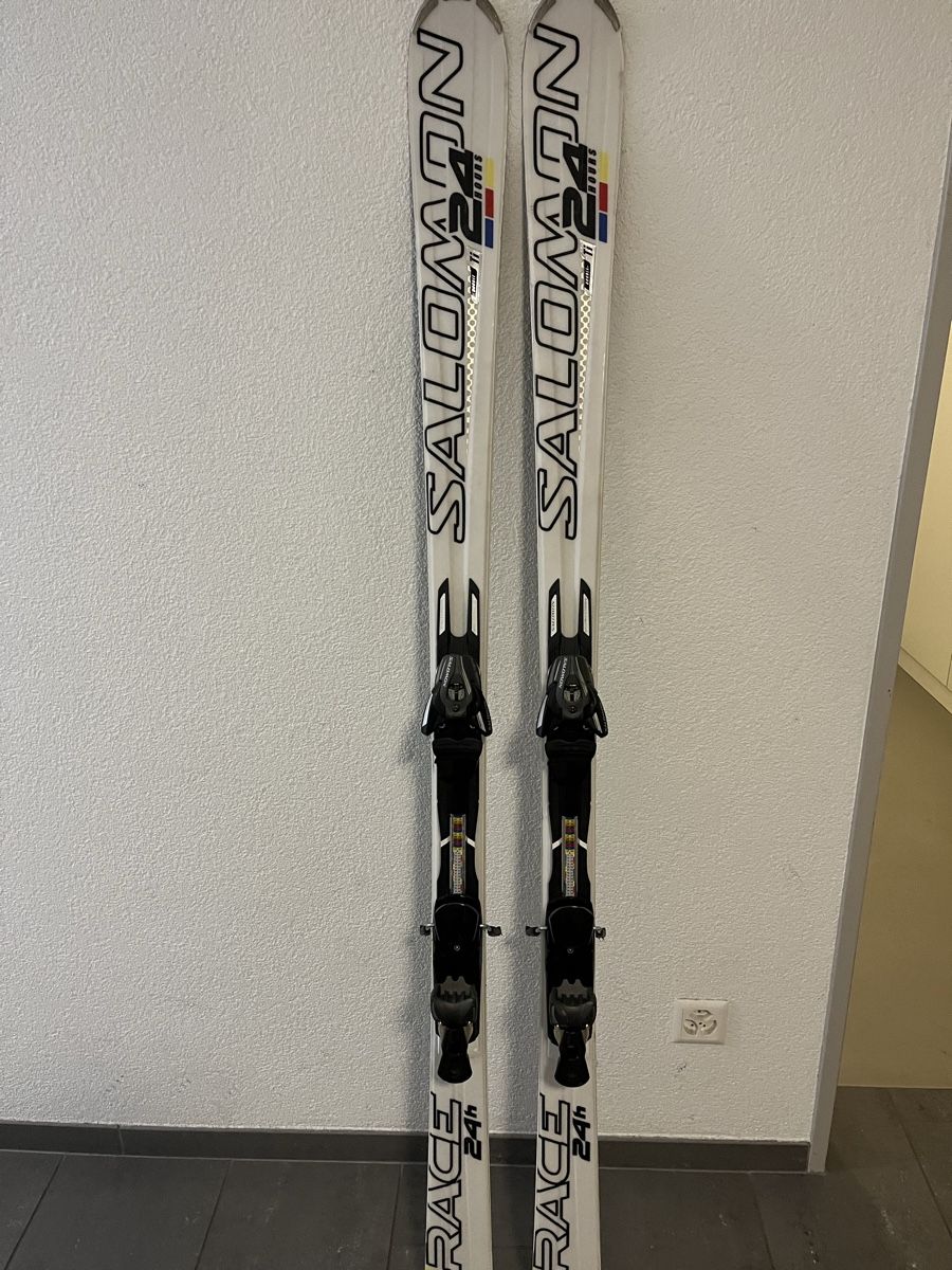 Salomon Sci: salamon 24 hours ski – Nuovo (secondo la descrizione) da Uetikon am See venduto da pauline.lily