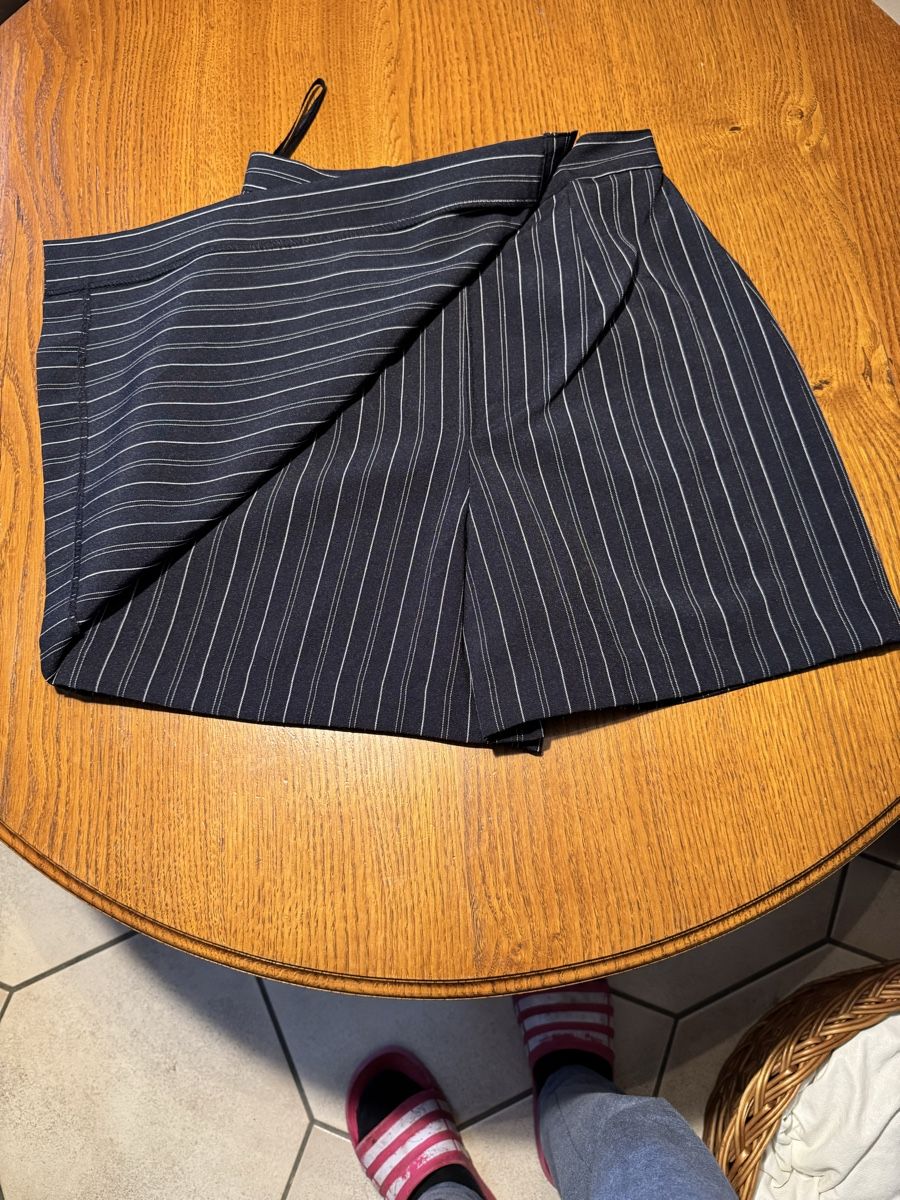 Pantaloni: Short dame – Nuovo (secondo la descrizione) da Montsevelier venduto da ber_88db 1