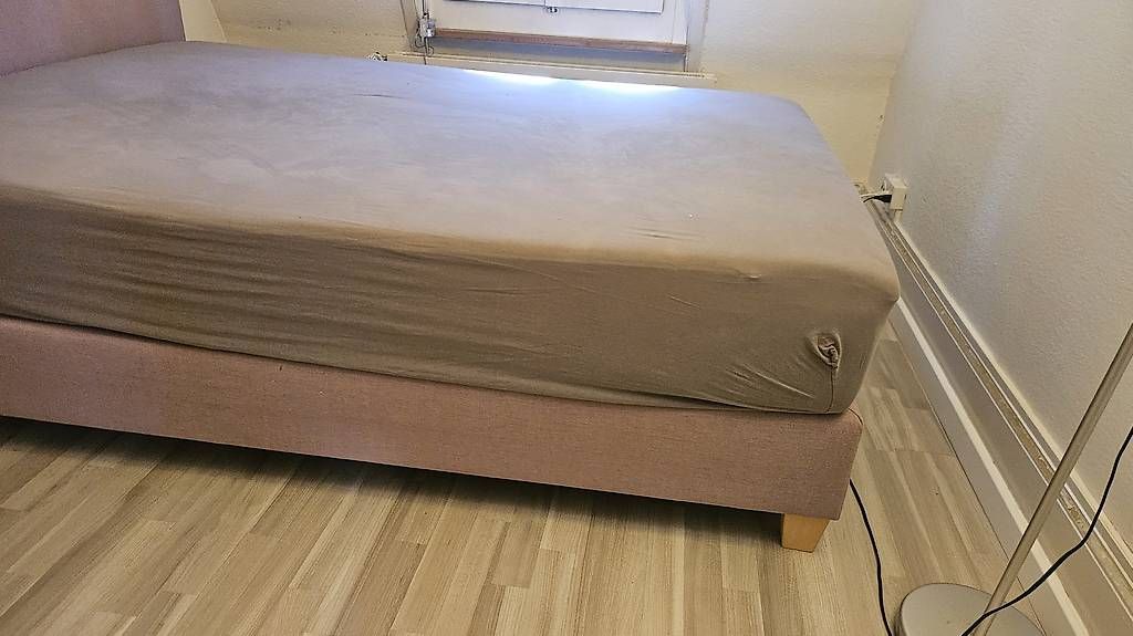 Lits: Boxspring-Bett 140x200, praktisch neu – D'occasion à Bern par Us66 1