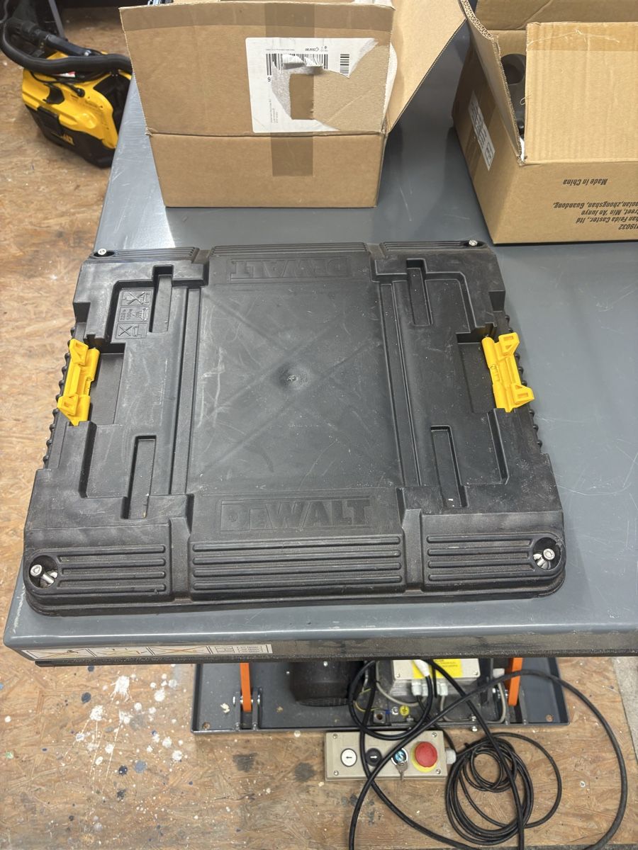 Dewalt Alle Werkzeuge: Dewalt Plattform – Gebraucht aus Romanshorn von ric_jzz7