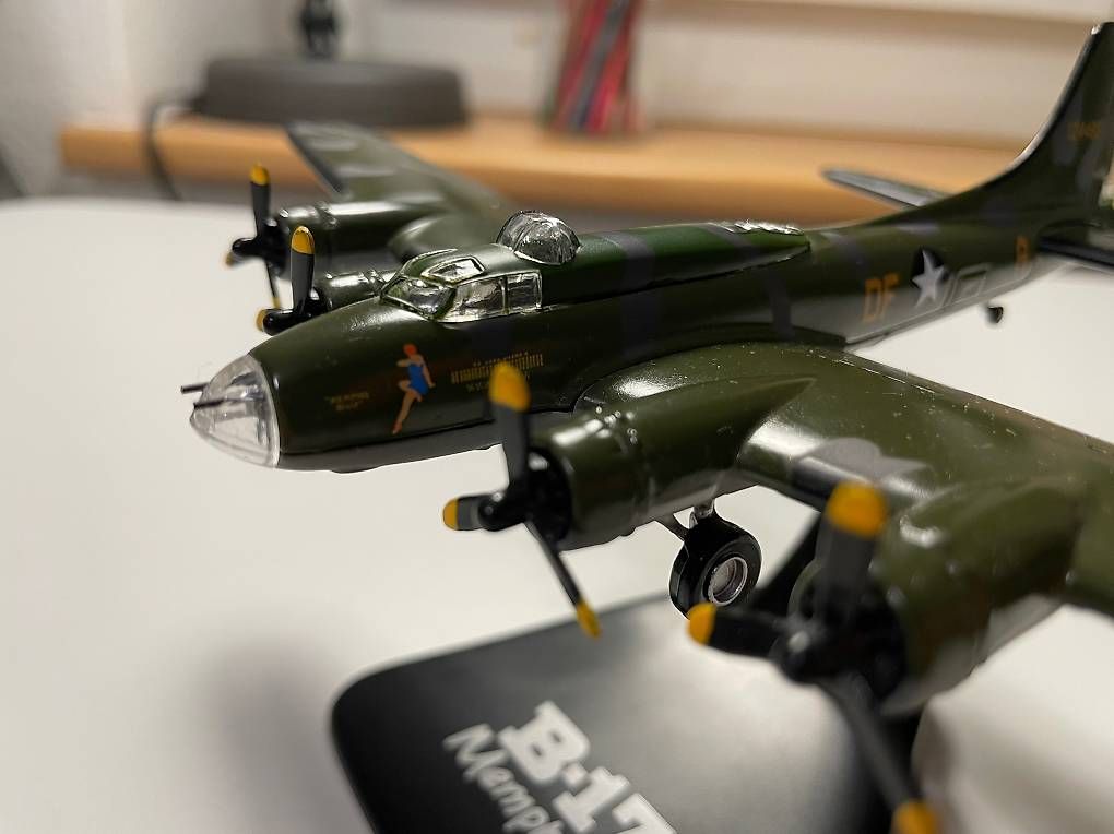 Kit di modellismo & Modellini statici: Modellflugzeug Memphis Belle B-17F – Usato da Winterthur venduto da Membran95 1