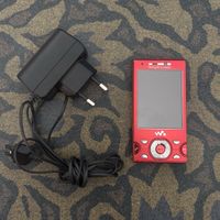 Sony Ericsson W995 Walkman Handy rot mit Ladegerät