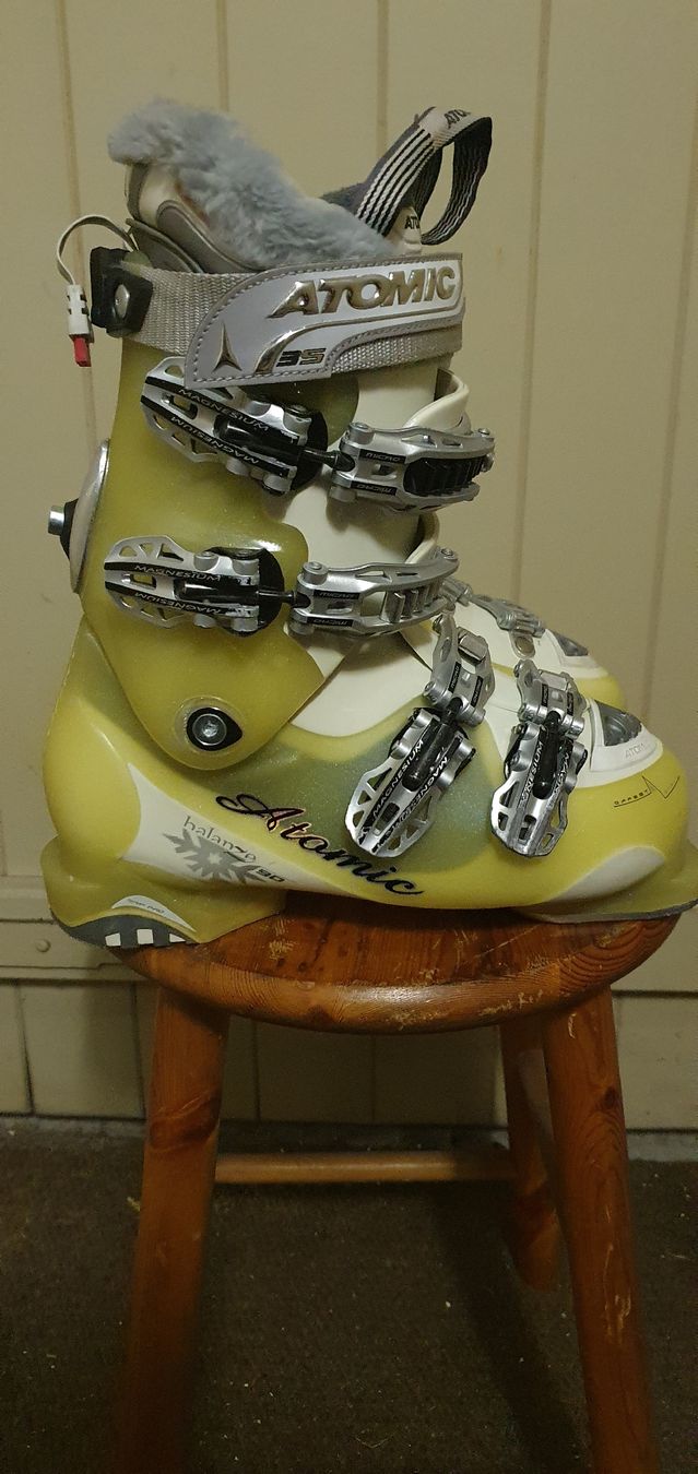 Atomic Scarpe da donna: Atomic balanze 90 – Usato da Burgdorf venduto da schlange034 1