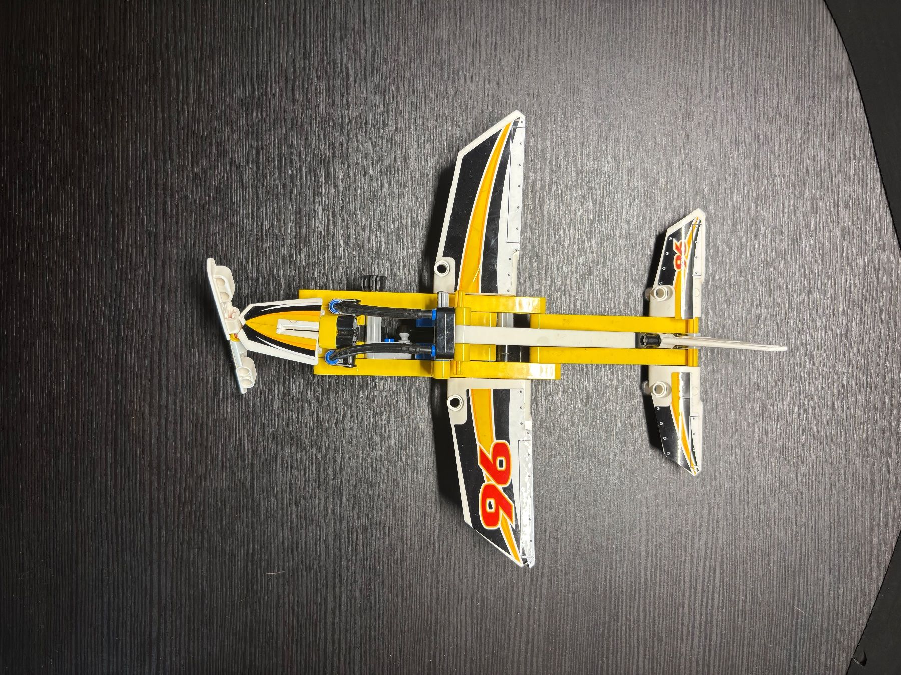 Lego Jouets: LEGO TECHNIK Flugzeug gelb mit Aufklebern Renndesign – D'occasion à Heitenried par Zip111