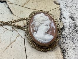 Vintage Muschelgemme Anhänger an Kette