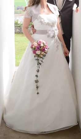 Wunderschönes Brautkleid mit Bolero von Ladybird