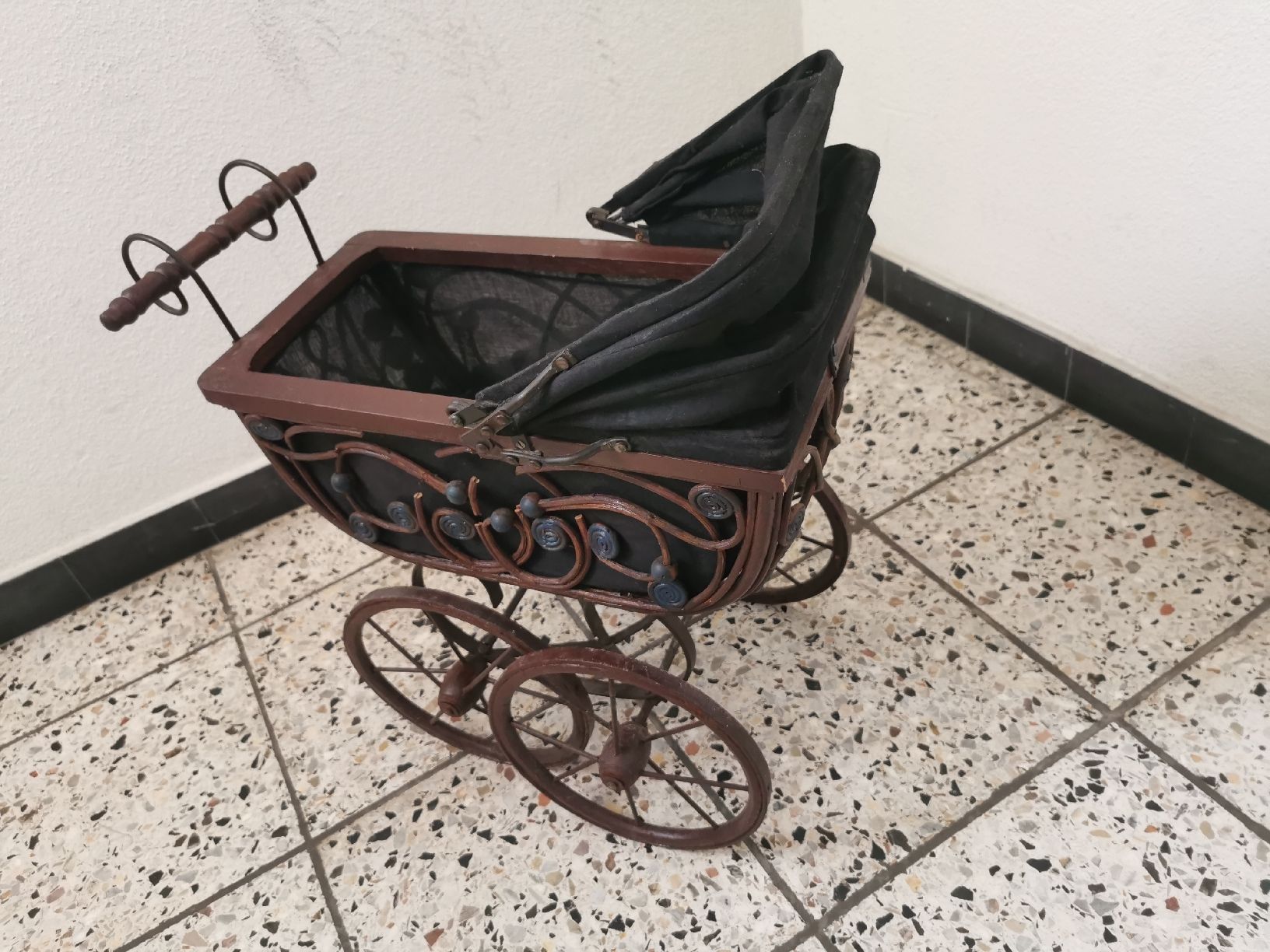 Antiker Puppenwagen um 1900 (Gebraucht) in Mellingen fr CHF 39  nur  Abholung auf Ricardo kaufen