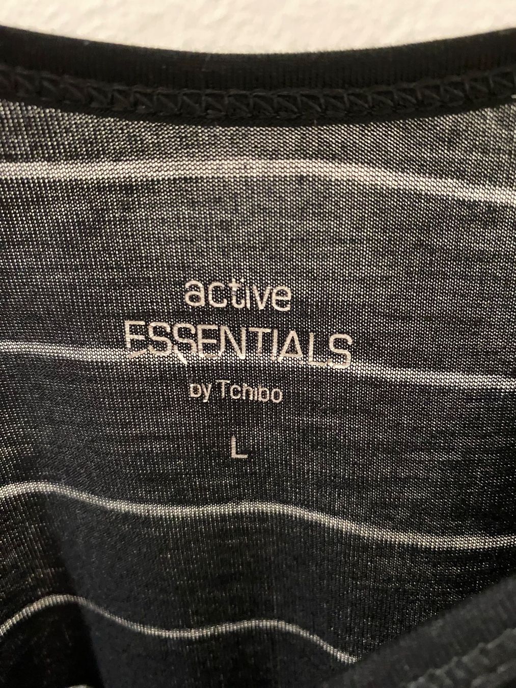 Pullover & Sweatshirts: Tchibo active Essentials Oberteil langarm schwarz Gr. L – Gebraucht aus Pratteln von a23_j2gs 9