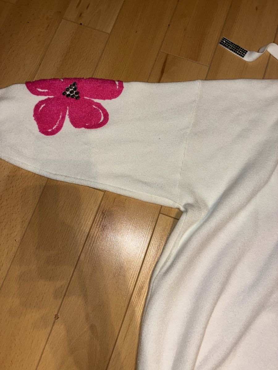Pullover & Sweatshirts: Kapuzenpullover weiss Grösse L mit Blumenapplikation – Gebraucht aus Dübendorf von ana_wp8y 2