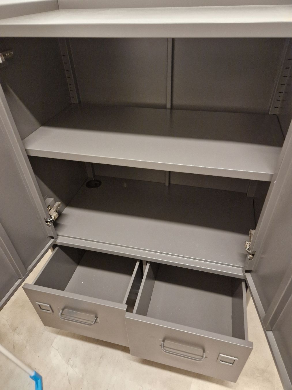Armadi: Ikea Idasen Schrank – Usato da Schiers venduto da mar_wg5v 1