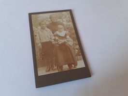 SCHWIIZER FRAU DAZUMAL - MUETTER mit BUEB und MEITLI