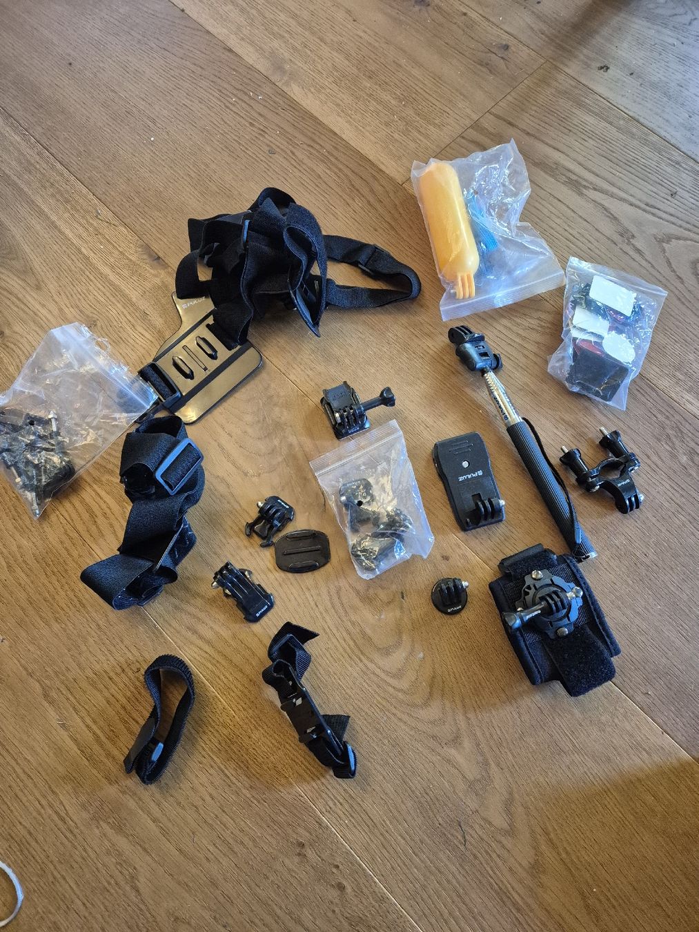 Action Cam: Gopro hero black 11 Neuwertig – Nuovo (secondo la descrizione) da Guggisberg venduto da Sbengali 3