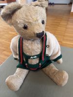 Alter Teddybär mit Trachtenkleidung gebrauchter Zustand