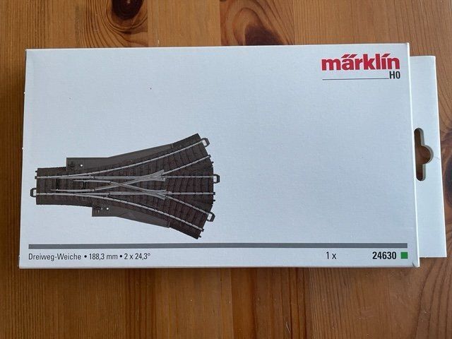 Märklin 24630 - Scambio Triplo Per Binari H0, Con Leve Manuali E Motori Opzionali