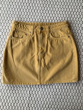 Weekday Jeans-Rock Gelb