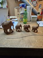 1Holz Elefanten Familie Schnitzerei (4 Stück) (T)