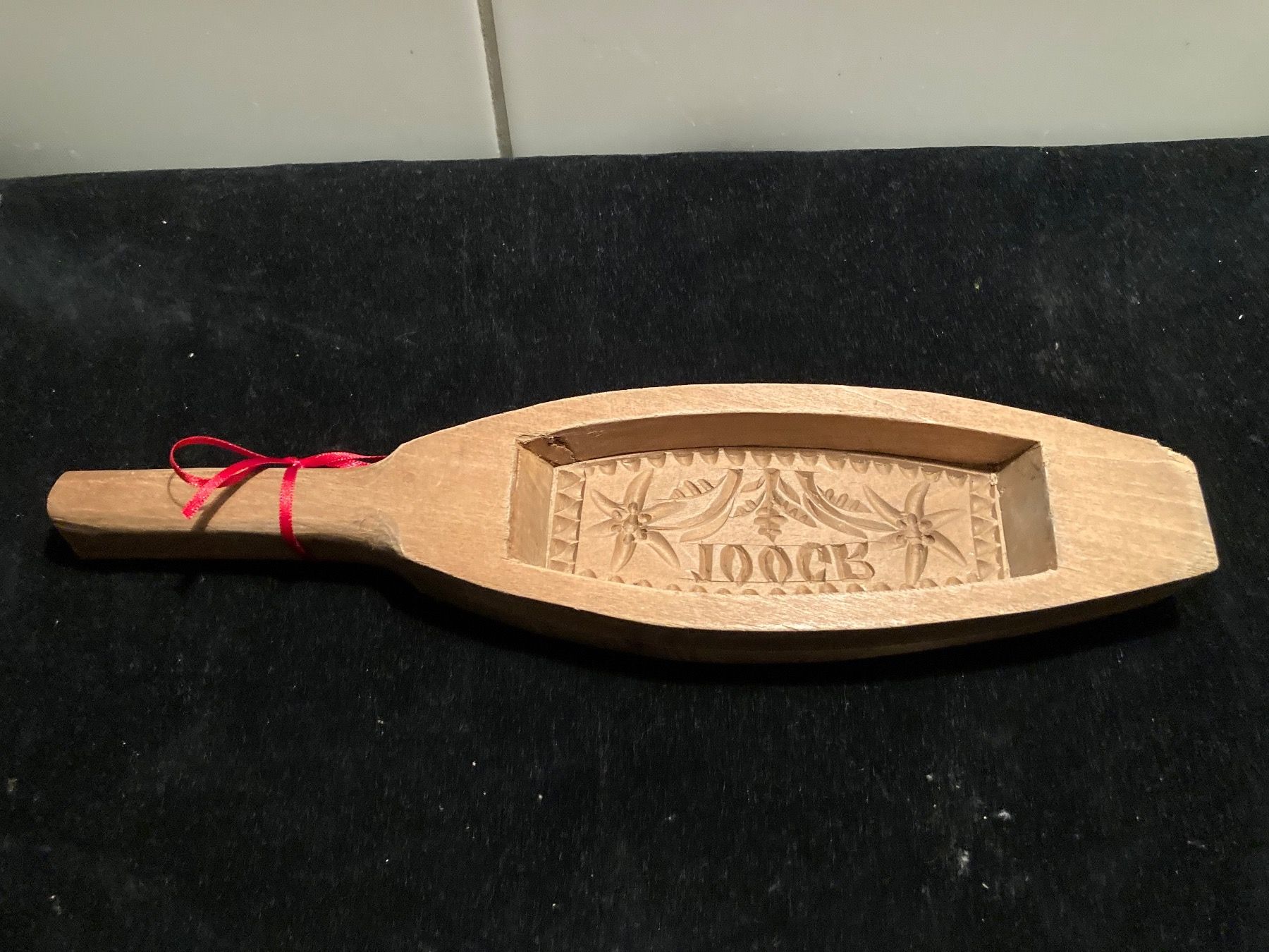 Articles en bois: älteres Holz-Butter-Model – Défectueux à Zürich par Chaeffeler