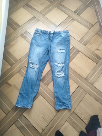 Jeans mit Löcher Grösse 42