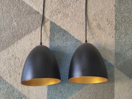 zwei Tischlampen
