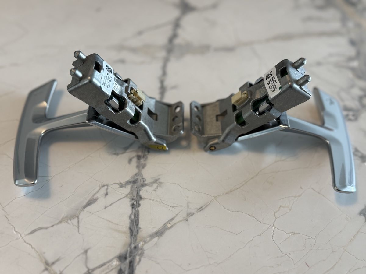 Porsche Tutti pezzi di ricambio auto: Porsche 991 Shift Paddles Silver – Usato da Kilchberg ZH venduto da bur_7ypx 3