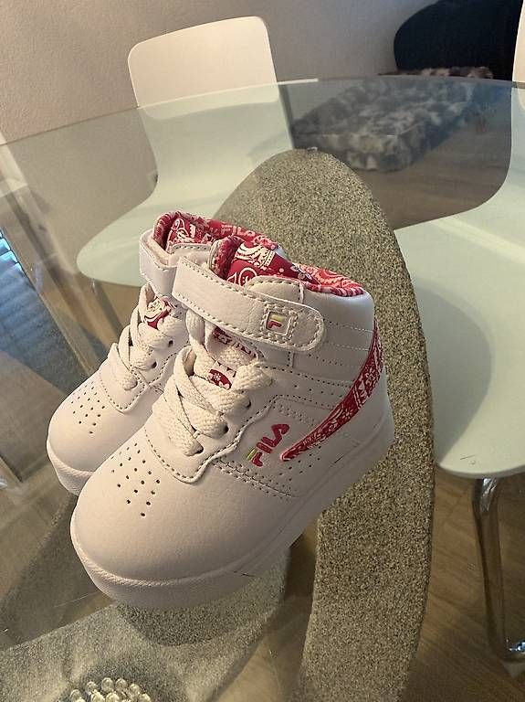 Scarpe per ragazze: Neue Fila Sneaker – Nuovo e nell'imballaggio originale da Oberrohrdorf venduto da mrsxrdrgz
