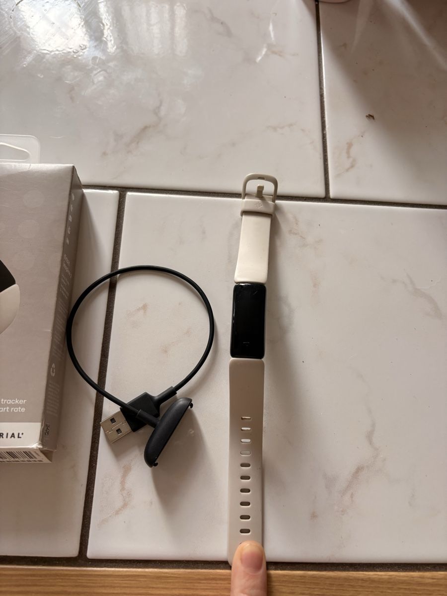 Fitbit Smartwatch: Fitbit Inspire 2 presque neuve – Gebraucht aus Moutier von Cfrne 1