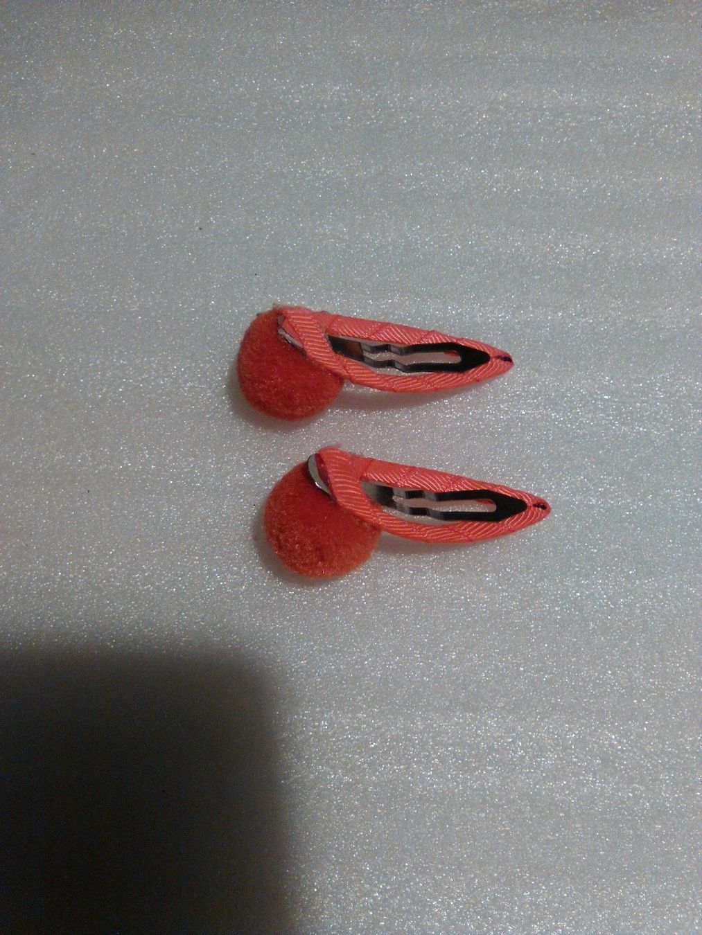 Accessoires pour cheveux: HAARKLIPS;MIT EINE KÜGEL UND STOFF – Neuf (Voir description) à Basel par bijoutrie_4 4