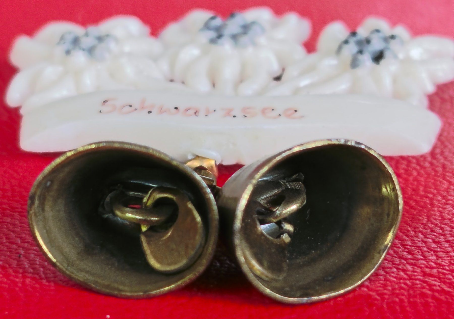 Spille & Fermagli: Schweizer Souvenir Brosche 3 Edelweiss aus Zermatt – Usato da Zürich venduto da Tanteemma369 3