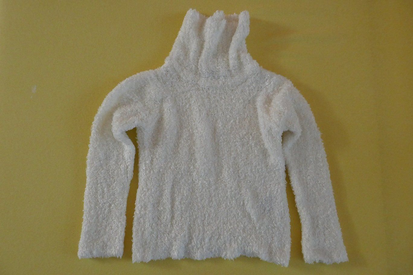 Pullover & Sweatshirts: Kuscheliger Pulli/Pullover weiss Gr. 104 – Gebraucht aus Horgen von Feli39