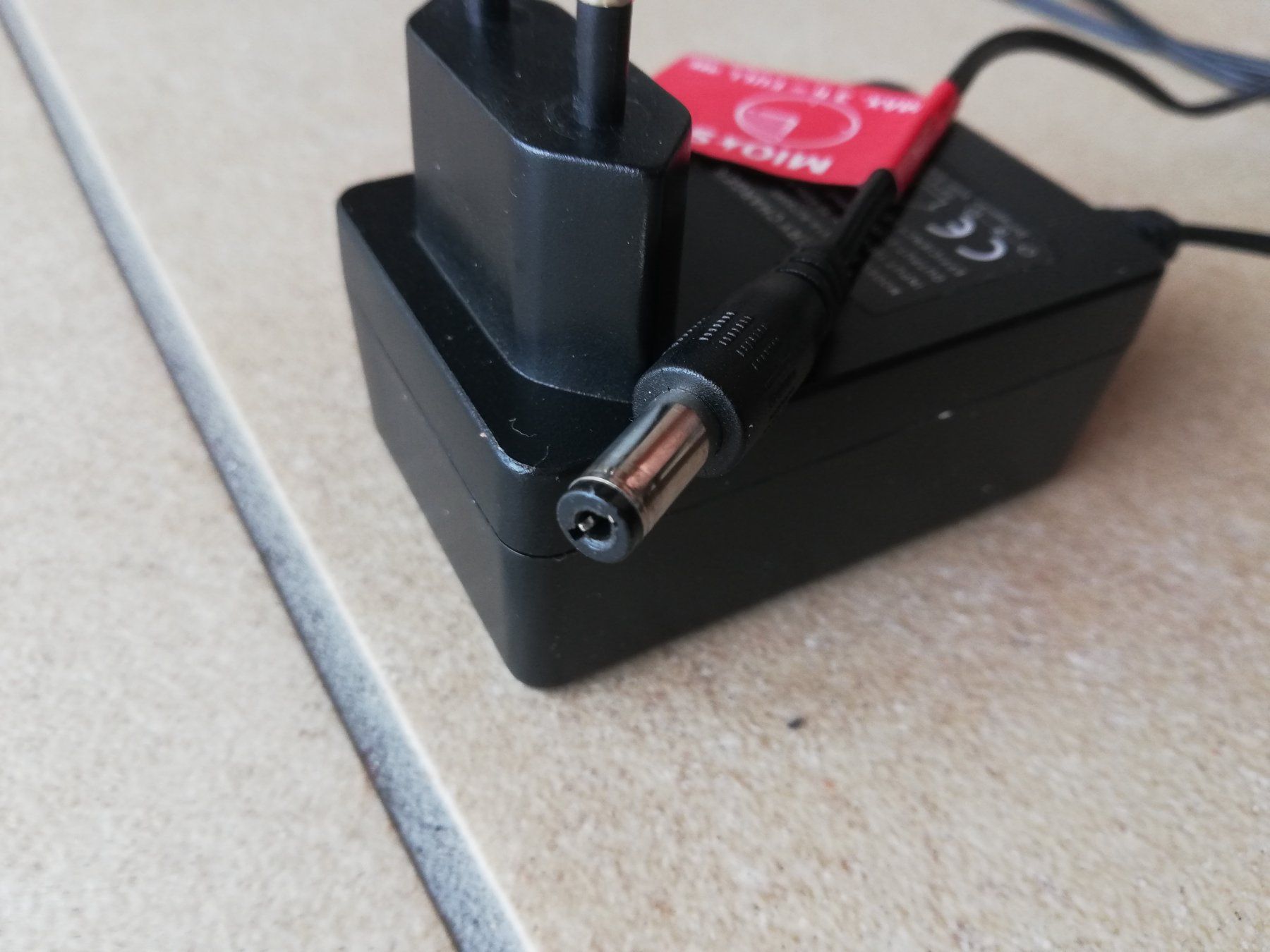 Caricabatterie: Netzteil / Adapter – Usato da Lamone venduto da ken_8y7h 2
