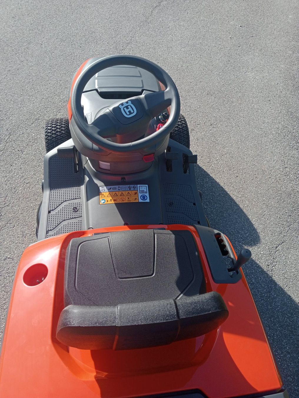 Husqvarna Tagliaerba: Traktor Rasentraktor TC114 Husqvarna – Nuovo e nell'imballaggio originale da Rüegsbach venduto da HusqvarnaShop3418 3