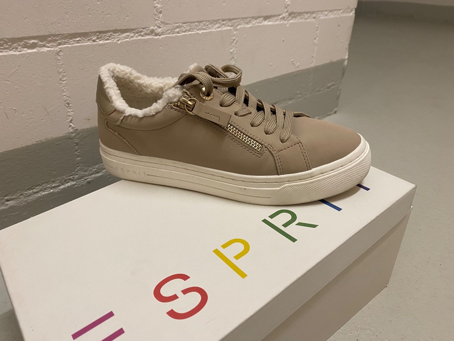 Esprit Scarpe da donna: Esprit Sneakers fast neu, original pack – Nuovo e nell'imballaggio originale da Dübendorf venduto da ana_n6b2