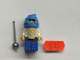 1 Stück LEGO Minifigur mit Schwert.