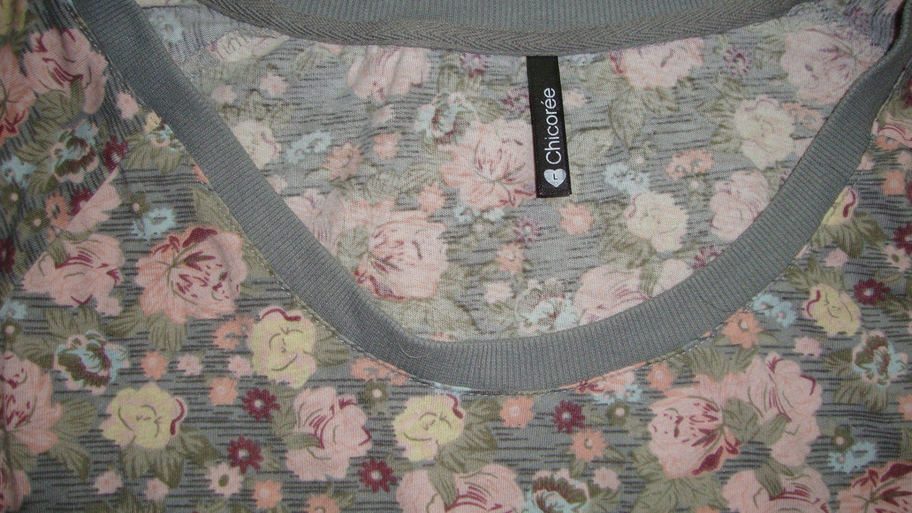 T-shirt: 3/4 Arm Shirt im Blumenmuster – Usato da Laufen venduto da ereli 1