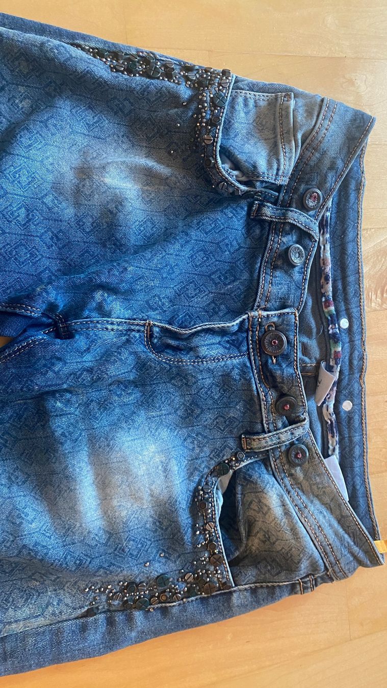 Jeans: Jeans mit Strasssteinen – Gebraucht aus luzern von bar_5gtr 5