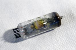 Röhre / Tube / Vacuum-Tube: MAGISCHES BAND Lorenz EM 84