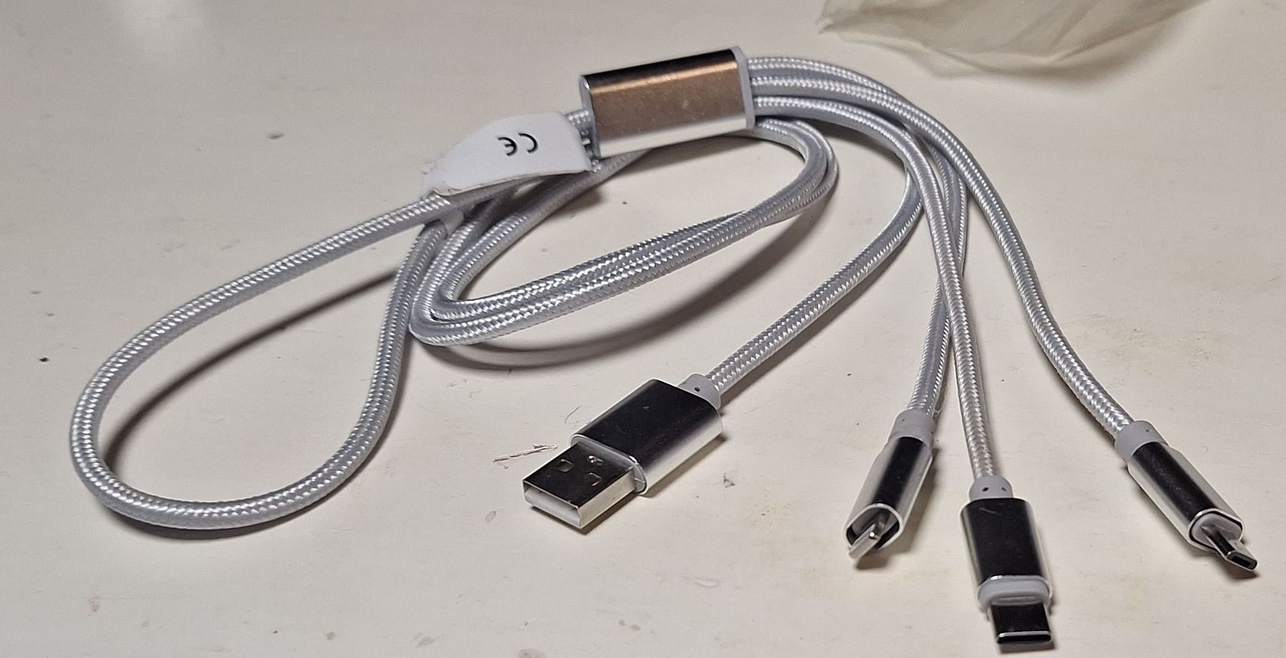 Kabel: Câble USB multiple - Compatible iPhone et Android - Neuf! – Neu (gemäss Beschreibung) aus Crans VD von Yobia8