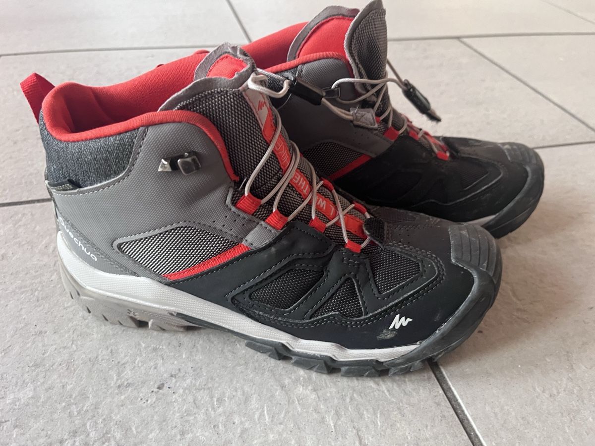 Chaussures garçon: Wanderschuhe Quechua gebraucht Gr 35 – D'occasion à Hagneck par Coloco 1