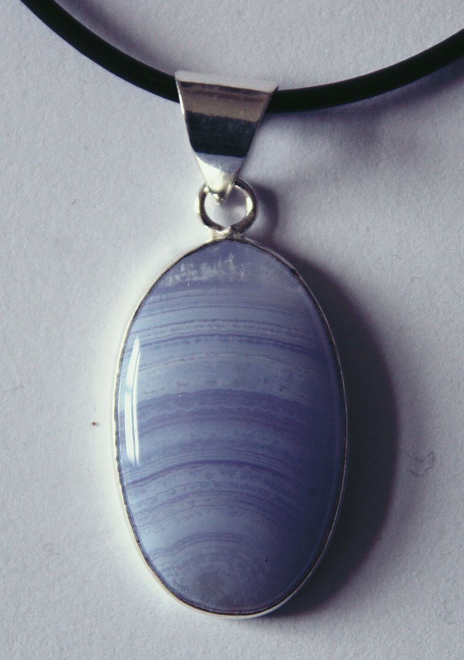 Anhänger: Neu: Chalcedon  Schmuck Anhänger mit Kette – Neu und originalverpackt aus Matten b. Interl von alleswasgutist
