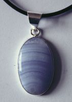Neu: Chalcedon  Schmuck Anhänger mit Kette