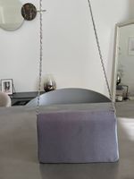 Pochette en satin gris