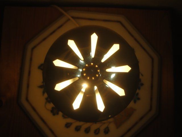 Lampen: Tischlampe aus Messing und Kunststoff – Gebraucht aus Zürich von Paykan
